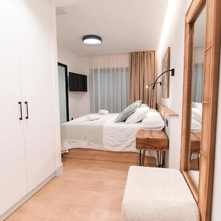 Tita Deluxe קורלחו